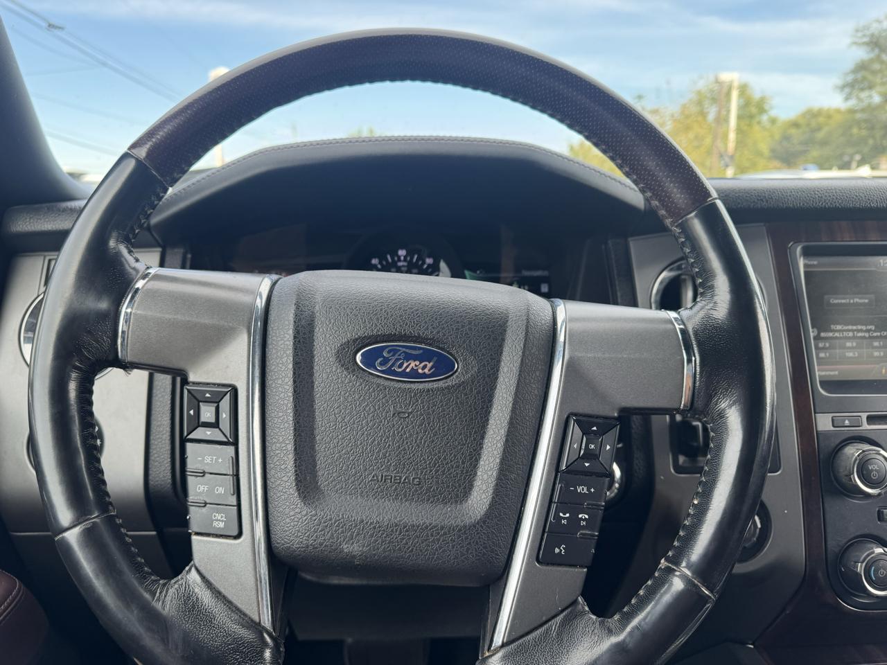 Ford Expedition 4WD 4dr Platinum 2015