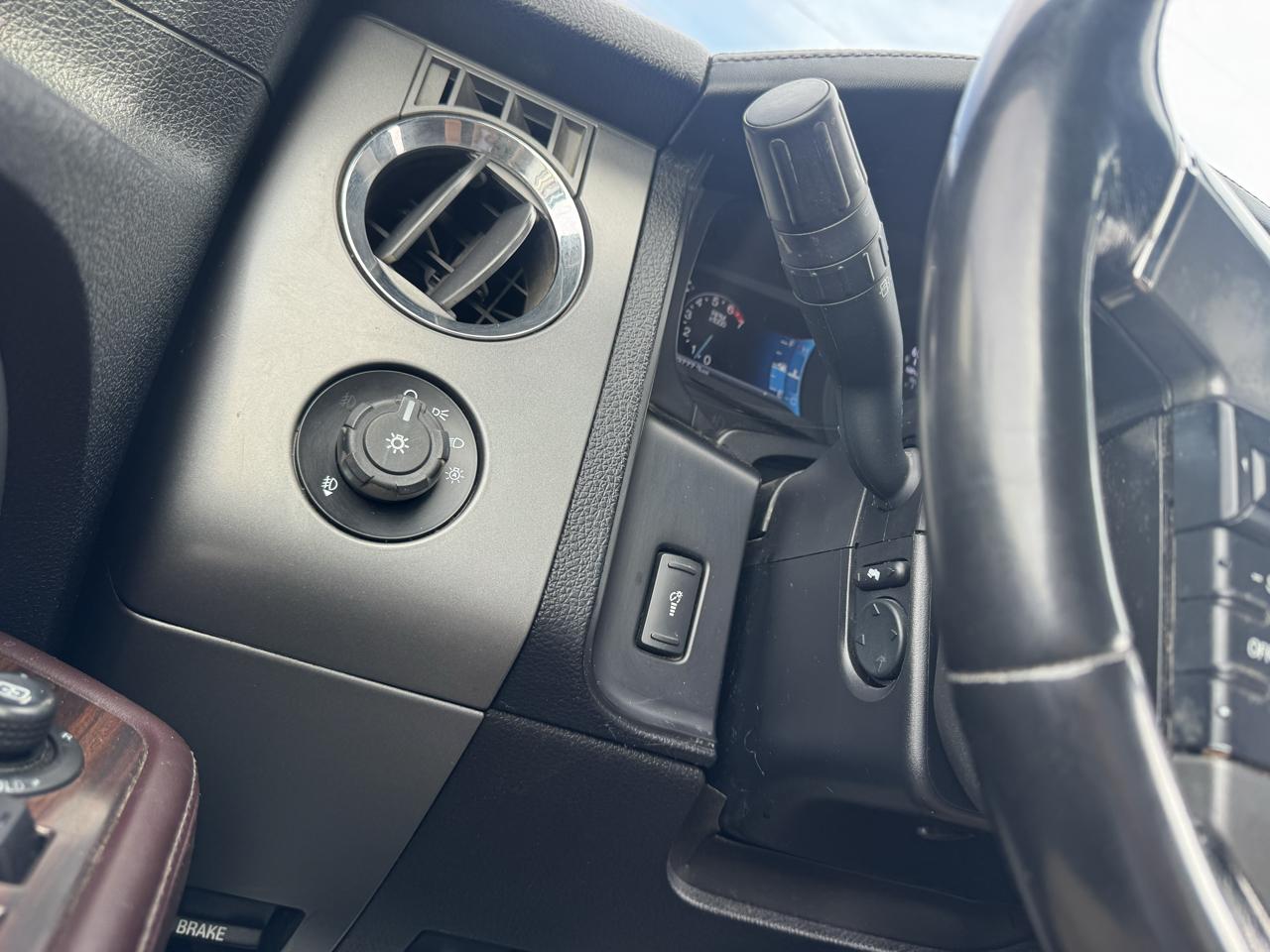 Ford Expedition 4WD 4dr Platinum 2015