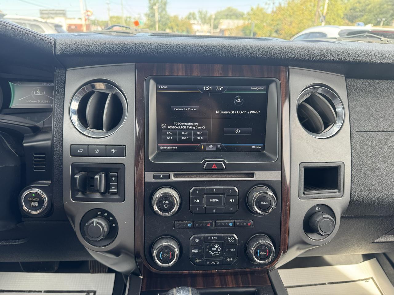 Ford Expedition 4WD 4dr Platinum 2015