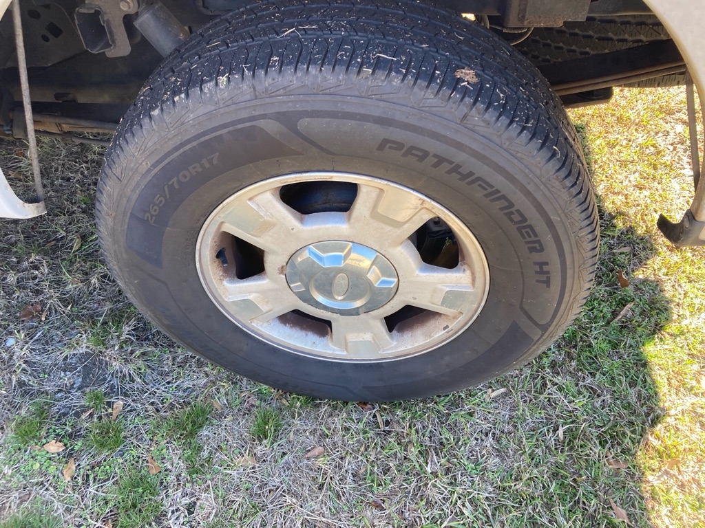 Ford F-150 2WD SuperCrew 145" XLT 2011