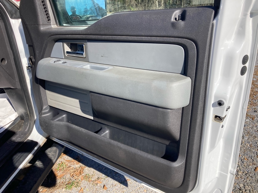 Ford F-150 2WD SuperCrew 145" XLT 2011