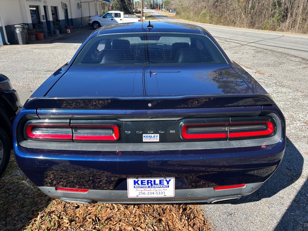 Dodge Challenger 2dr Cpe SXT Plus 2015