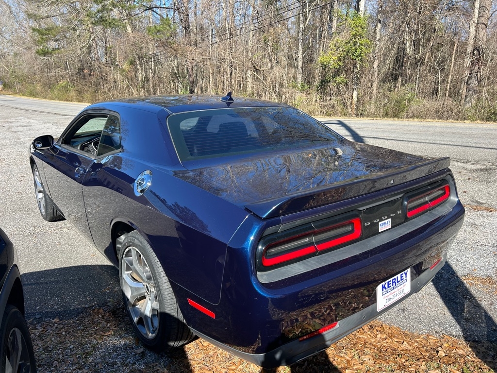 Dodge Challenger 2dr Cpe SXT Plus 2015