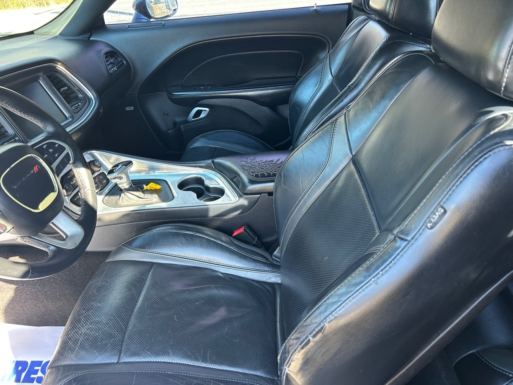 Dodge Challenger 2dr Cpe SXT Plus 2015