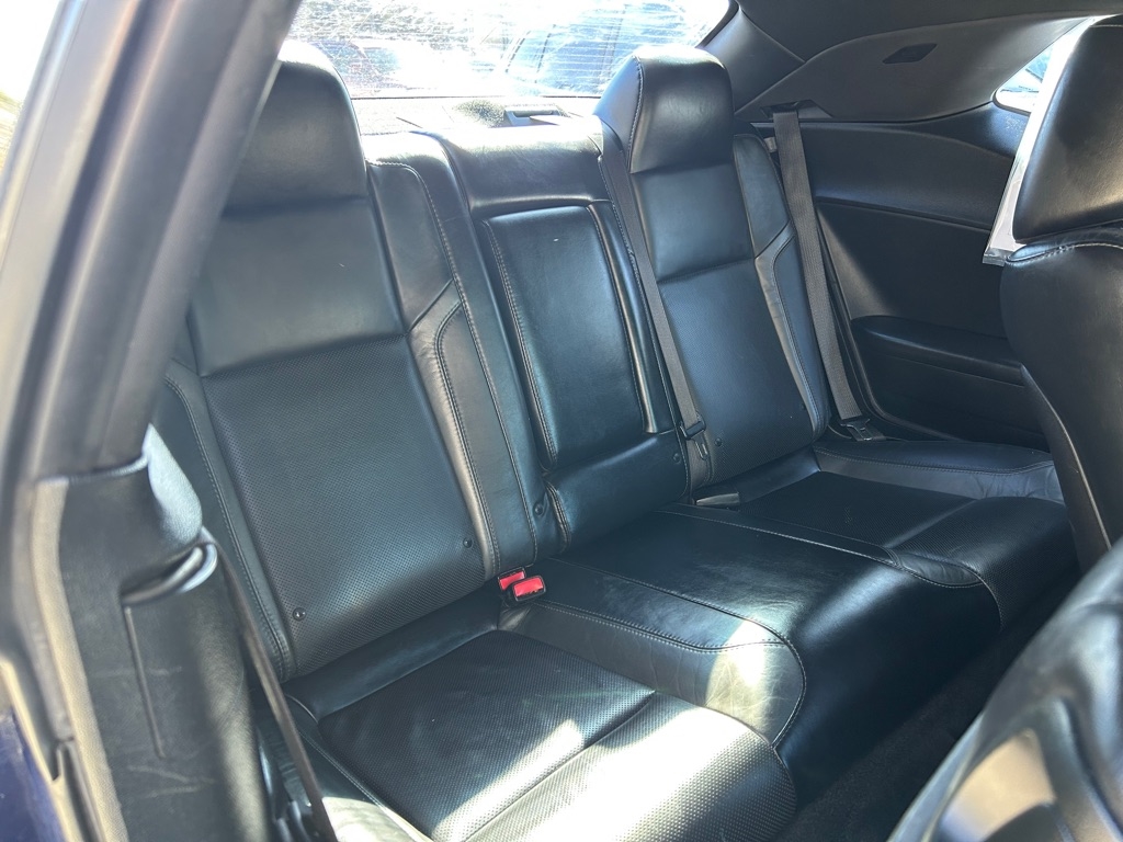 Dodge Challenger 2dr Cpe SXT Plus 2015