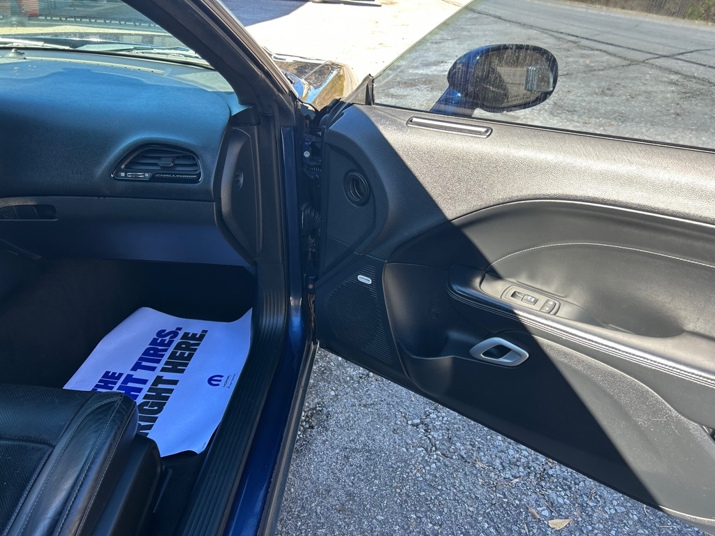 Dodge Challenger 2dr Cpe SXT Plus 2015