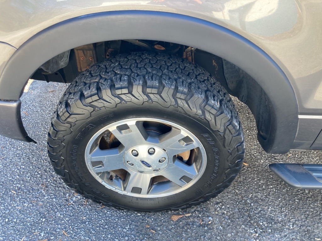 Ford F-150 Supercab 145" Lariat 4WD 2005