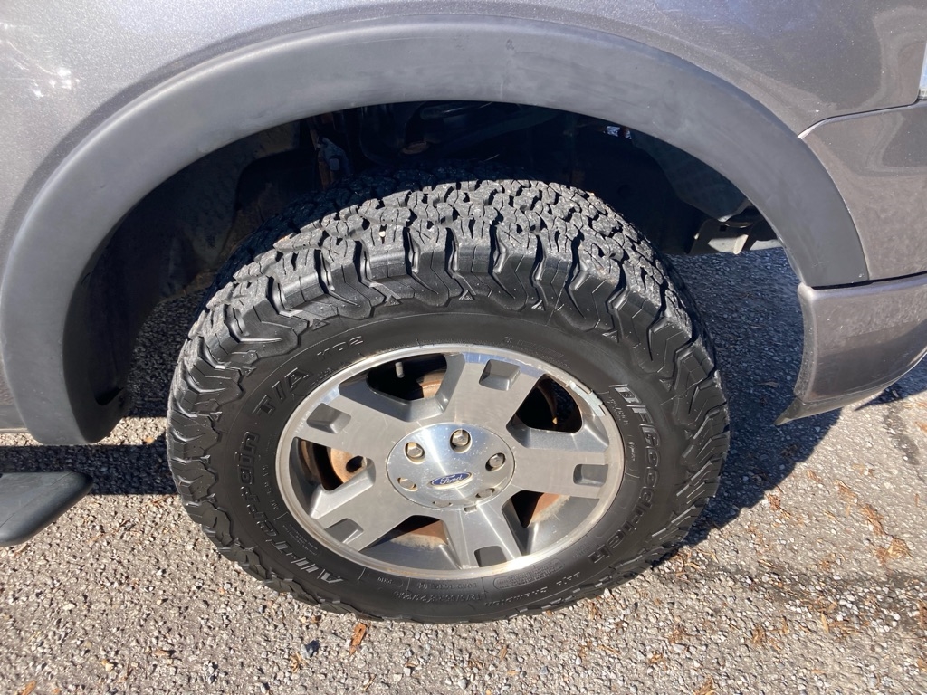 Ford F-150 Supercab 145" Lariat 4WD 2005