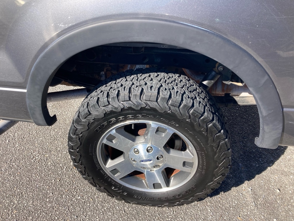 Ford F-150 Supercab 145" Lariat 4WD 2005