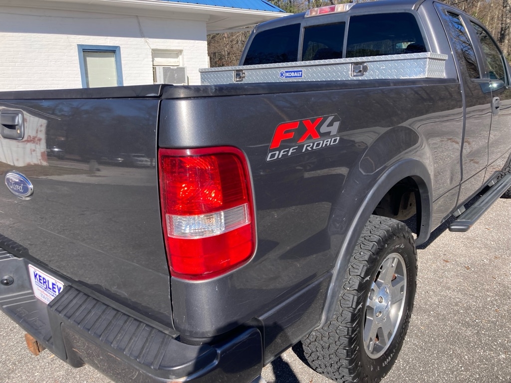 Ford F-150 Supercab 145" Lariat 4WD 2005