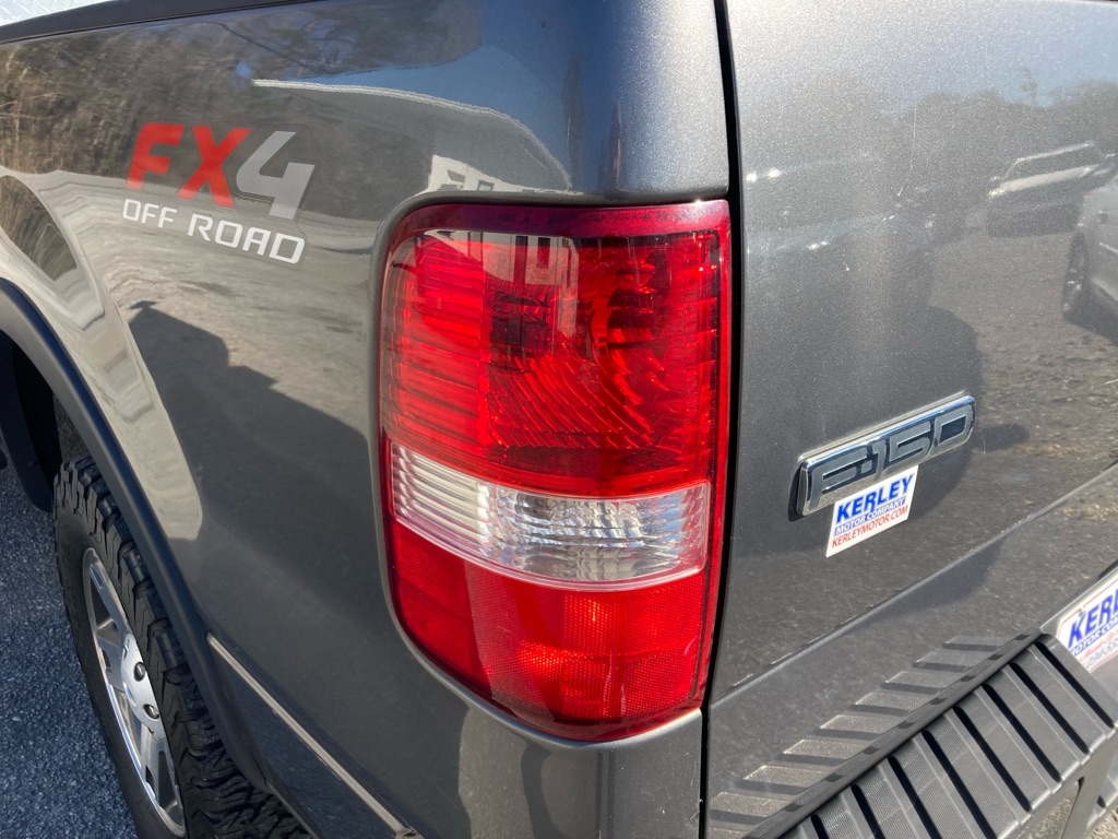 Ford F-150 Supercab 145" Lariat 4WD 2005