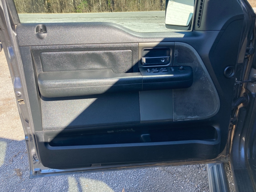 Ford F-150 Supercab 145" Lariat 4WD 2005