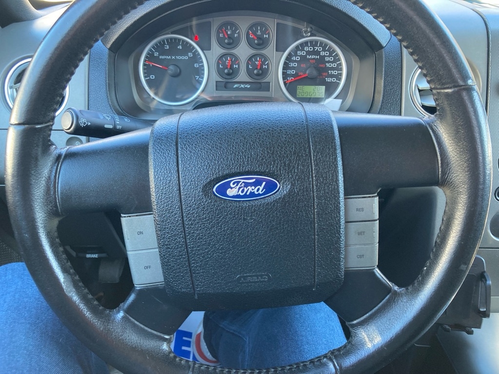 Ford F-150 Supercab 145" Lariat 4WD 2005