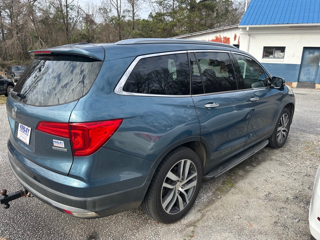 Honda Pilot 2WD 4dr Touring w/RES & Navi 2016