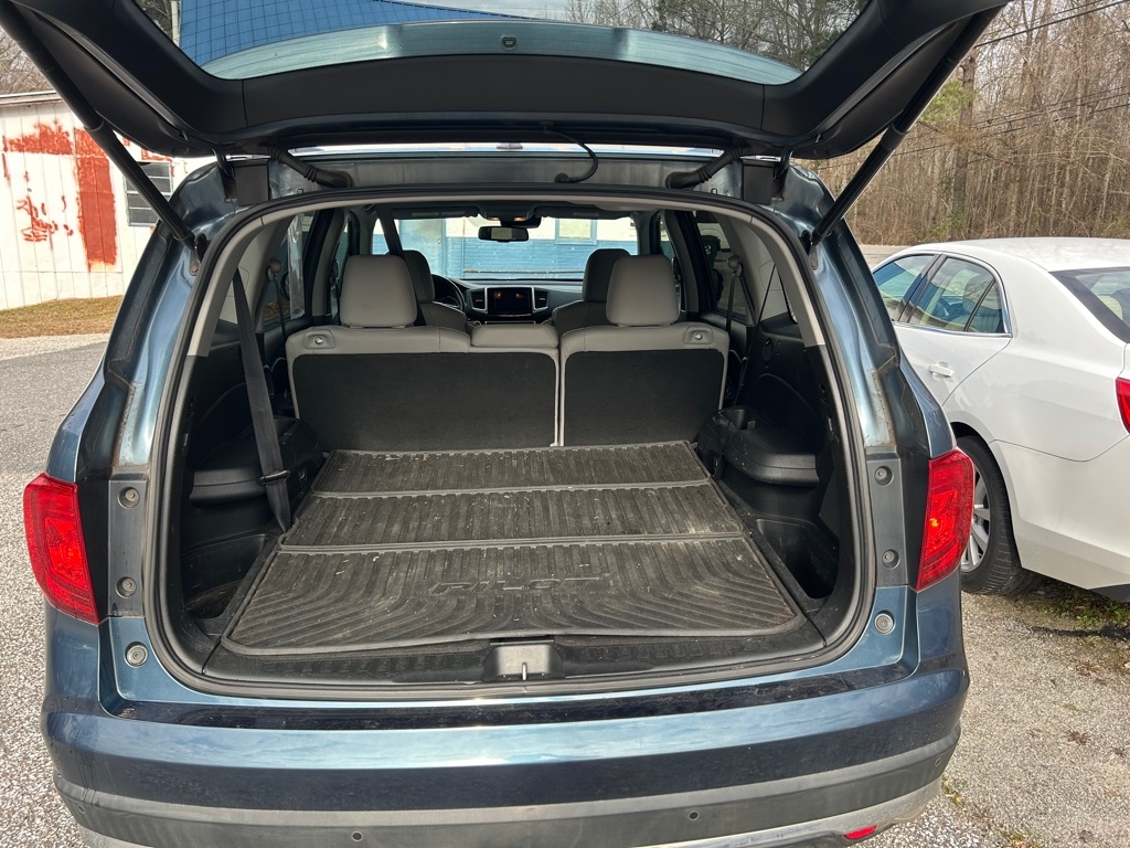 Honda Pilot 2WD 4dr Touring w/RES & Navi 2016