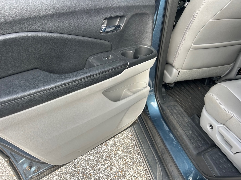 Honda Pilot 2WD 4dr Touring w/RES & Navi 2016