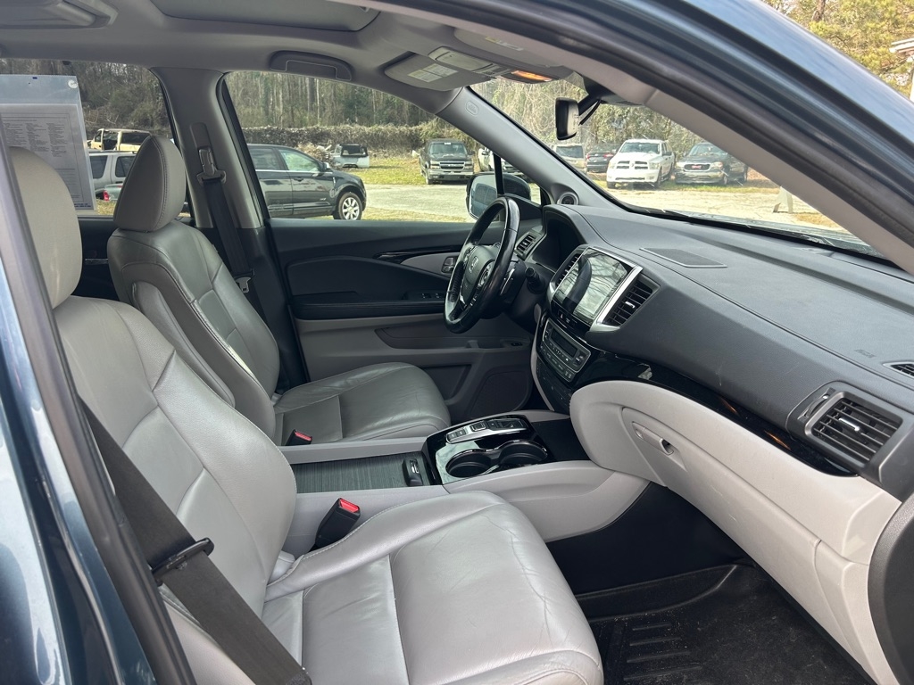 Honda Pilot 2WD 4dr Touring w/RES & Navi 2016