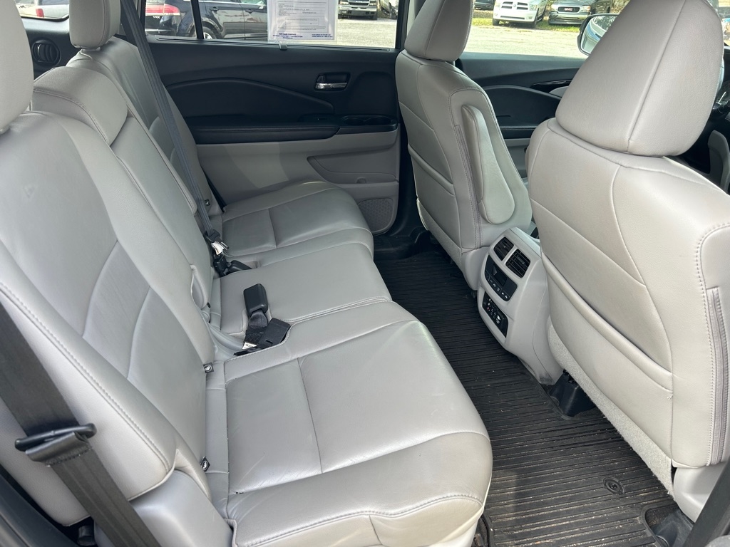 Honda Pilot 2WD 4dr Touring w/RES & Navi 2016