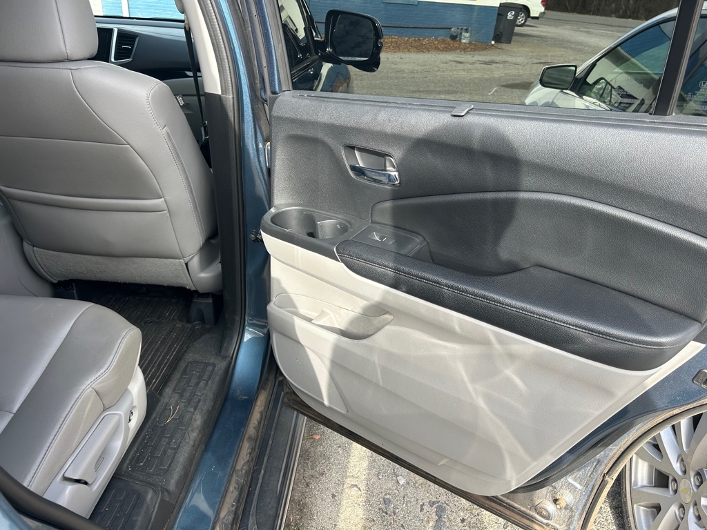 Honda Pilot 2WD 4dr Touring w/RES & Navi 2016