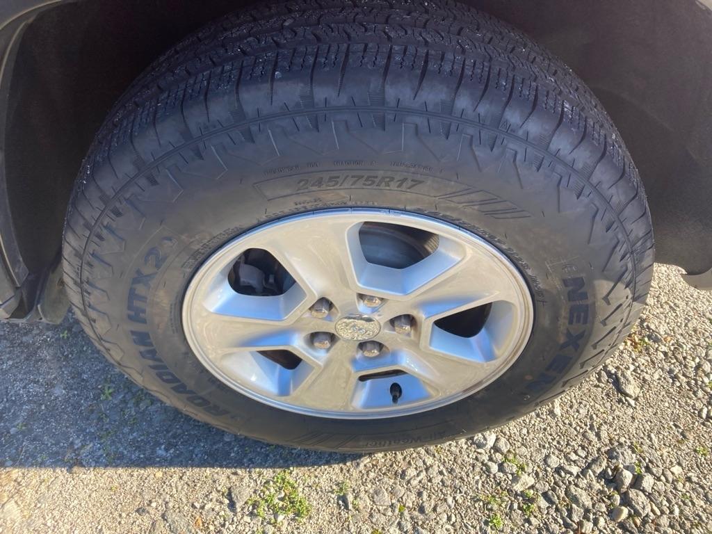 Jeep Grand Cherokee RWD 4dr Laredo 2015