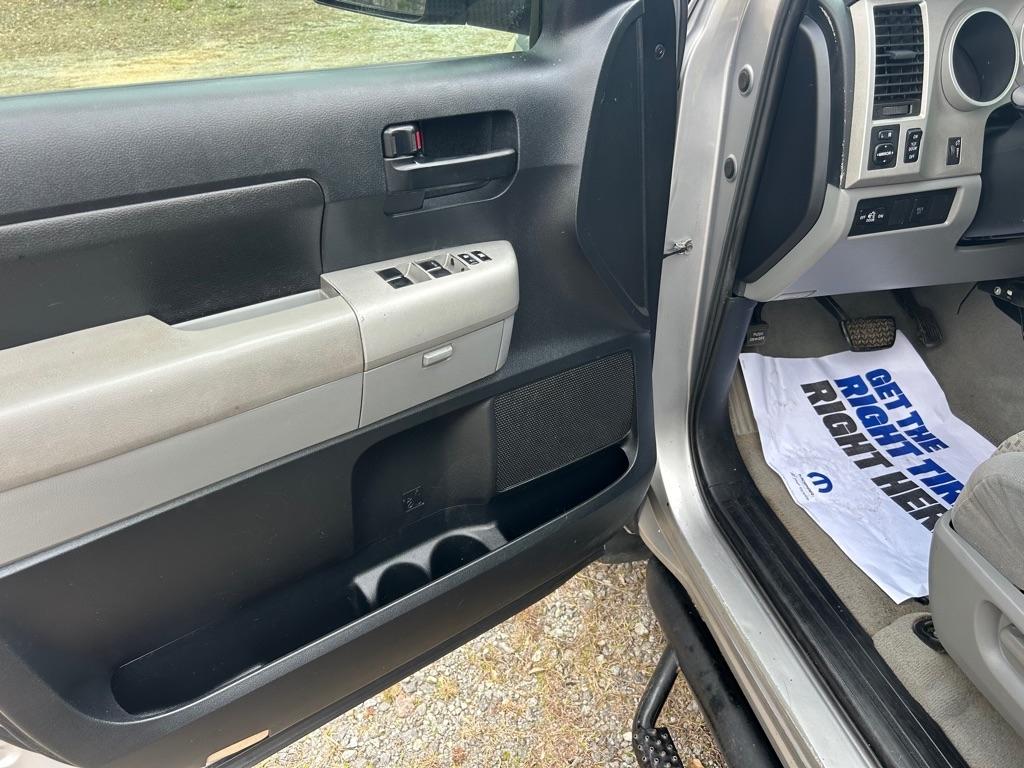 Toyota Tundra 2WD Double 145.7" 4.7L V8 SR5 (Natl 2007