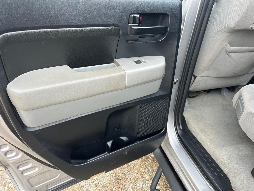 Toyota Tundra 2WD Double 145.7" 4.7L V8 SR5 (Natl 2007