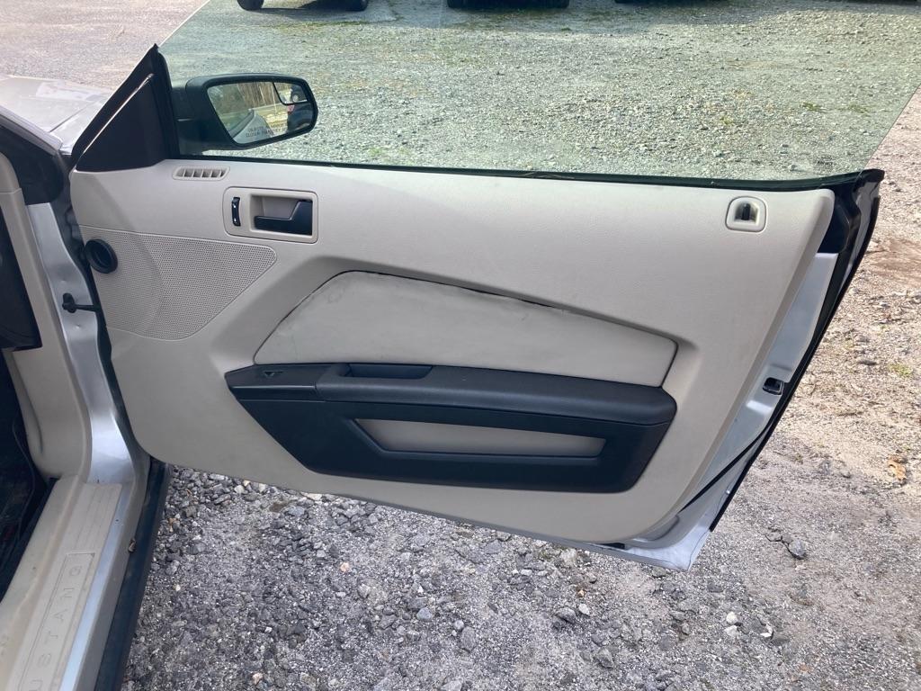 Ford Mustang 2dr Cpe V6 2011