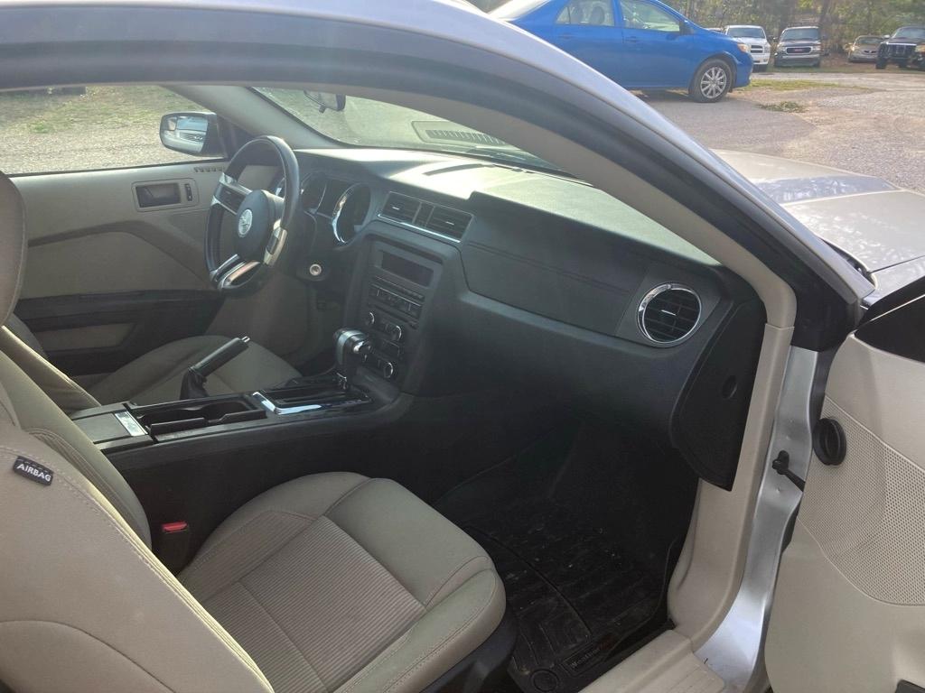 Ford Mustang 2dr Cpe V6 2011