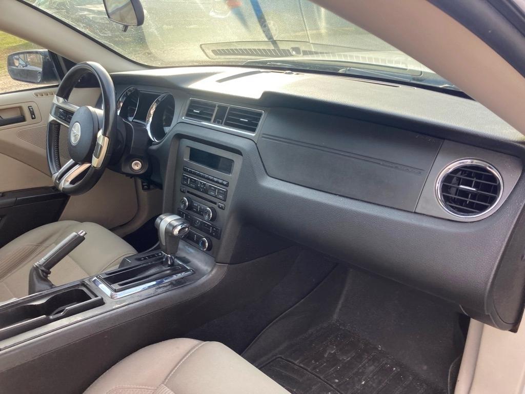 Ford Mustang 2dr Cpe V6 2011