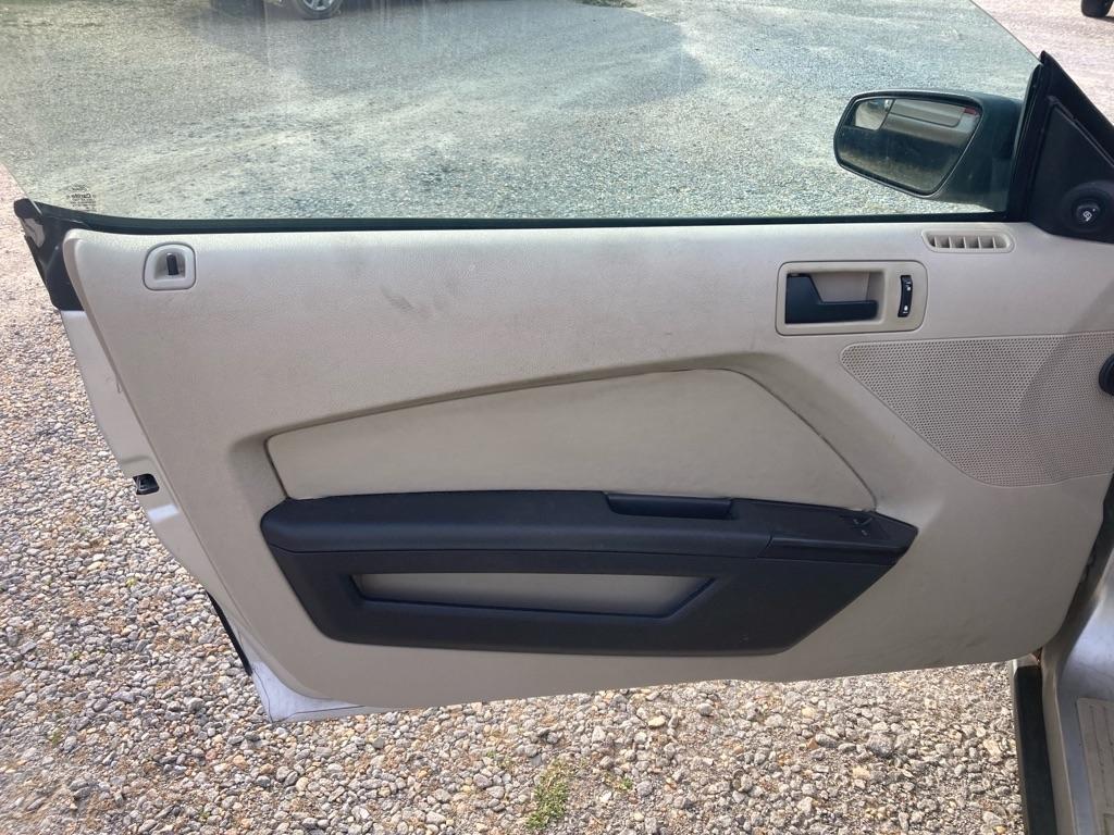 Ford Mustang 2dr Cpe V6 2011