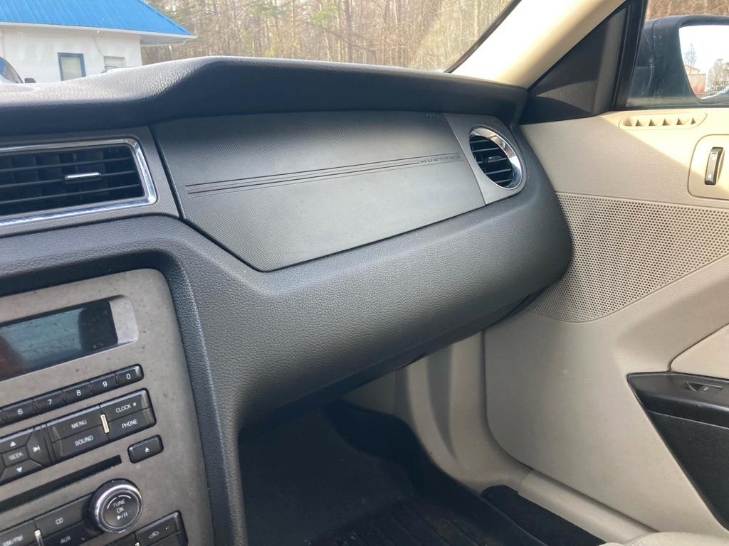 Ford Mustang 2dr Cpe V6 2011