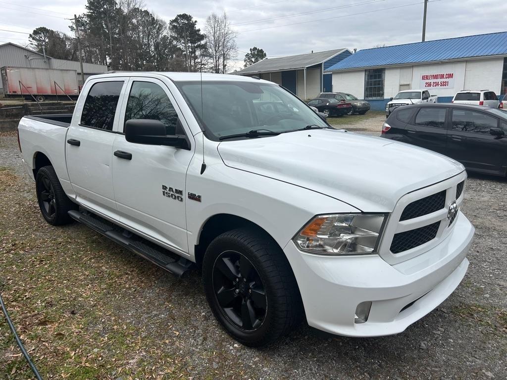 RAM 1500 2WD Crew Cab 140.5" Express 2016