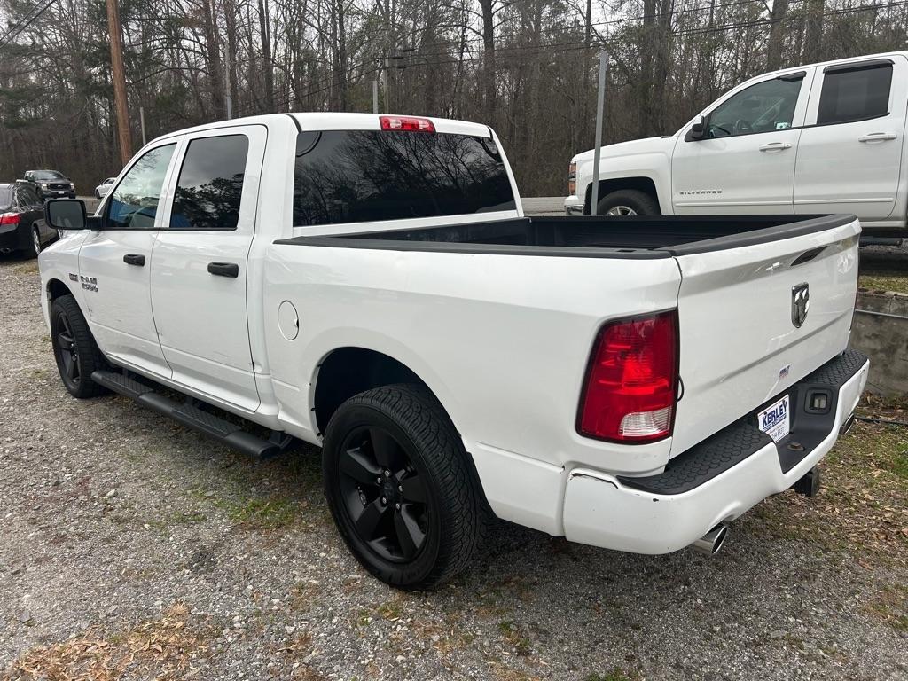 RAM 1500 2WD Crew Cab 140.5" Express 2016