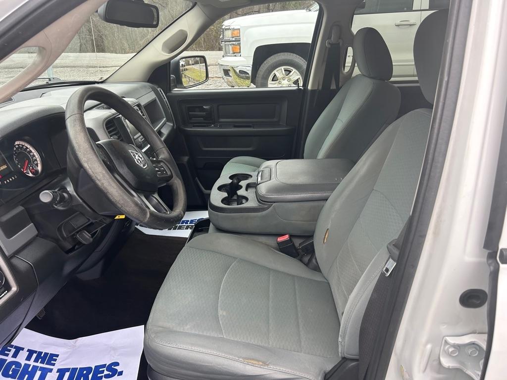 RAM 1500 2WD Crew Cab 140.5" Express 2016