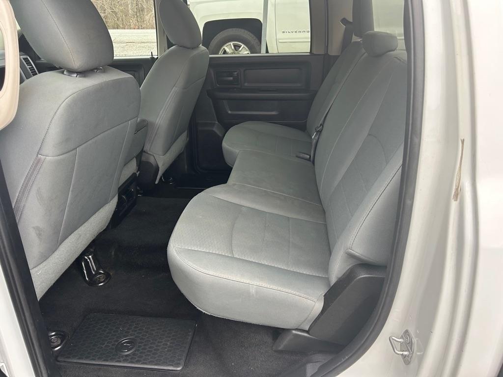 RAM 1500 2WD Crew Cab 140.5" Express 2016