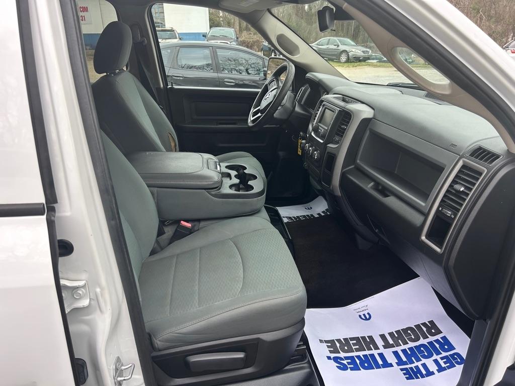 RAM 1500 2WD Crew Cab 140.5" Express 2016