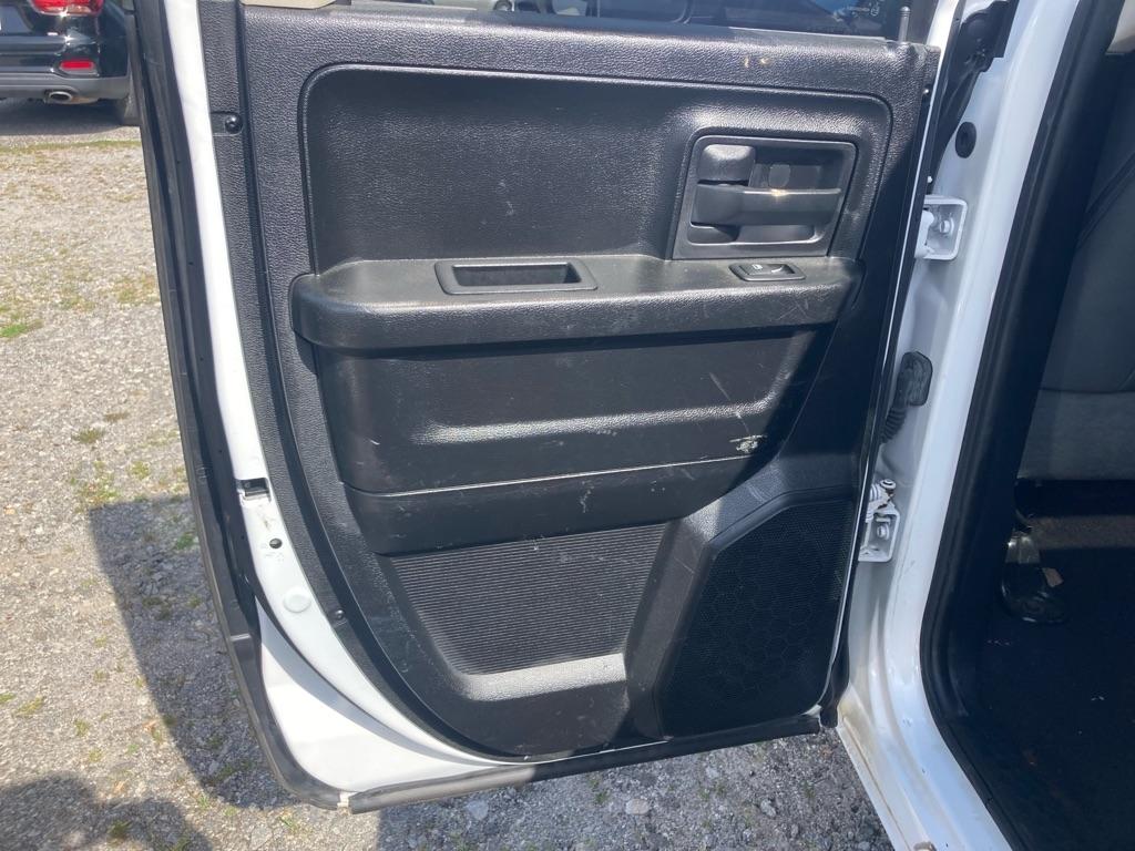 RAM 1500 4WD Quad Cab 140.5" Tradesman 2014