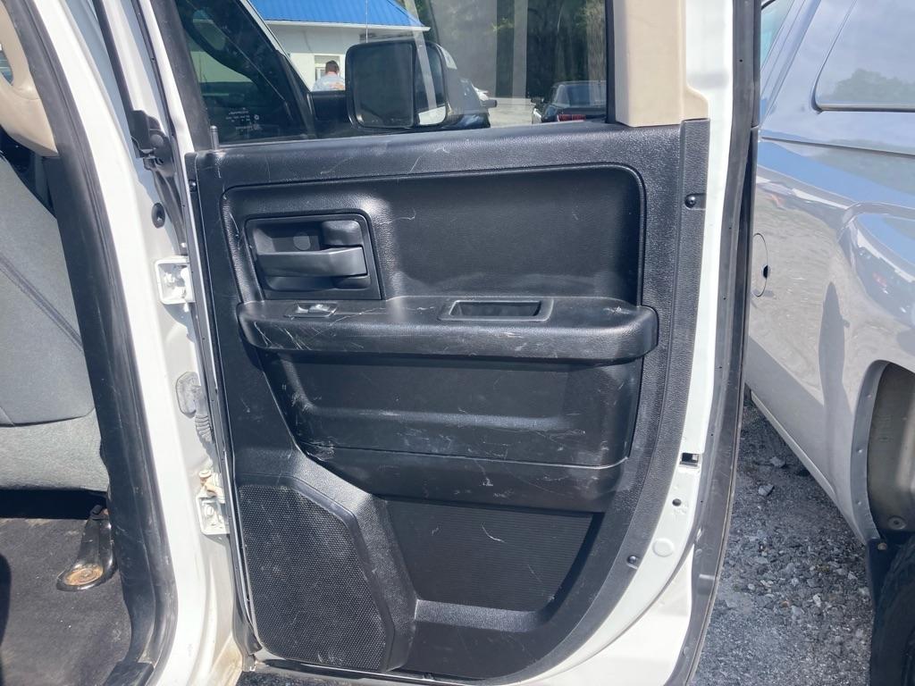 RAM 1500 4WD Quad Cab 140.5" Tradesman 2014