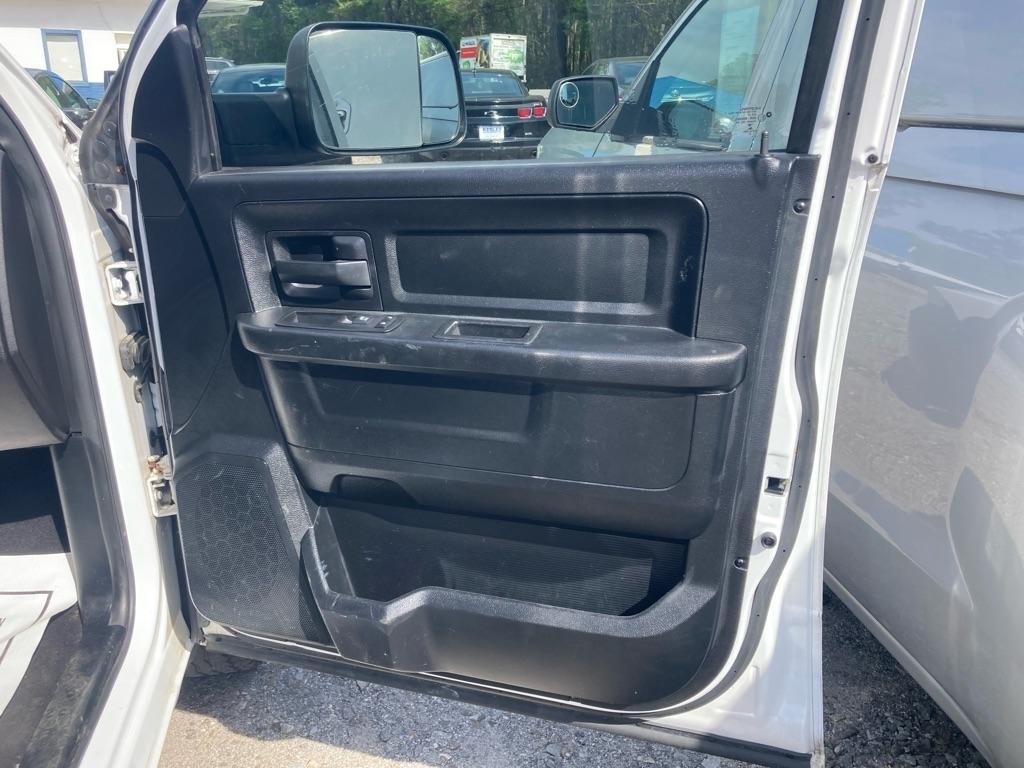 RAM 1500 4WD Quad Cab 140.5" Tradesman 2014