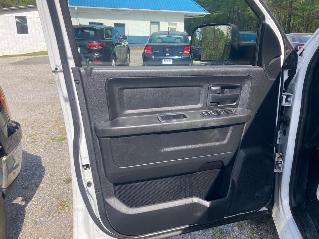 RAM 1500 4WD Quad Cab 140.5" Tradesman 2014