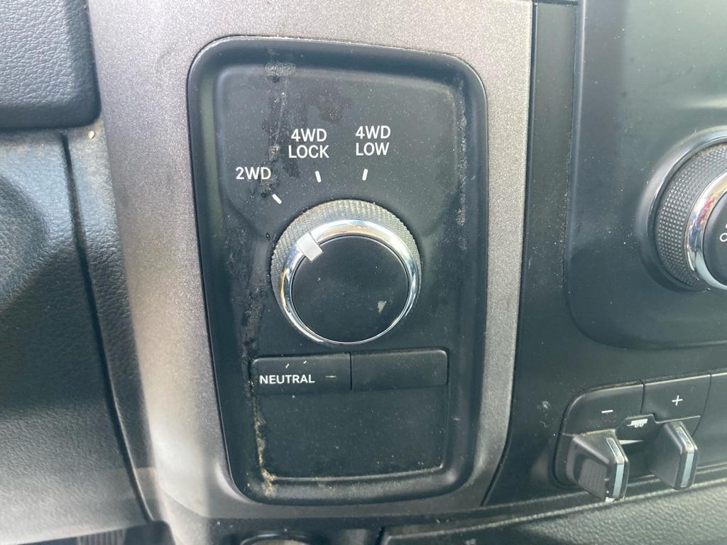 RAM 1500 4WD Quad Cab 140.5" Tradesman 2014