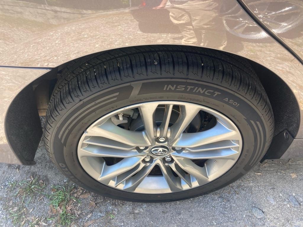 Toyota Camry XLE Auto (Natl) 2017