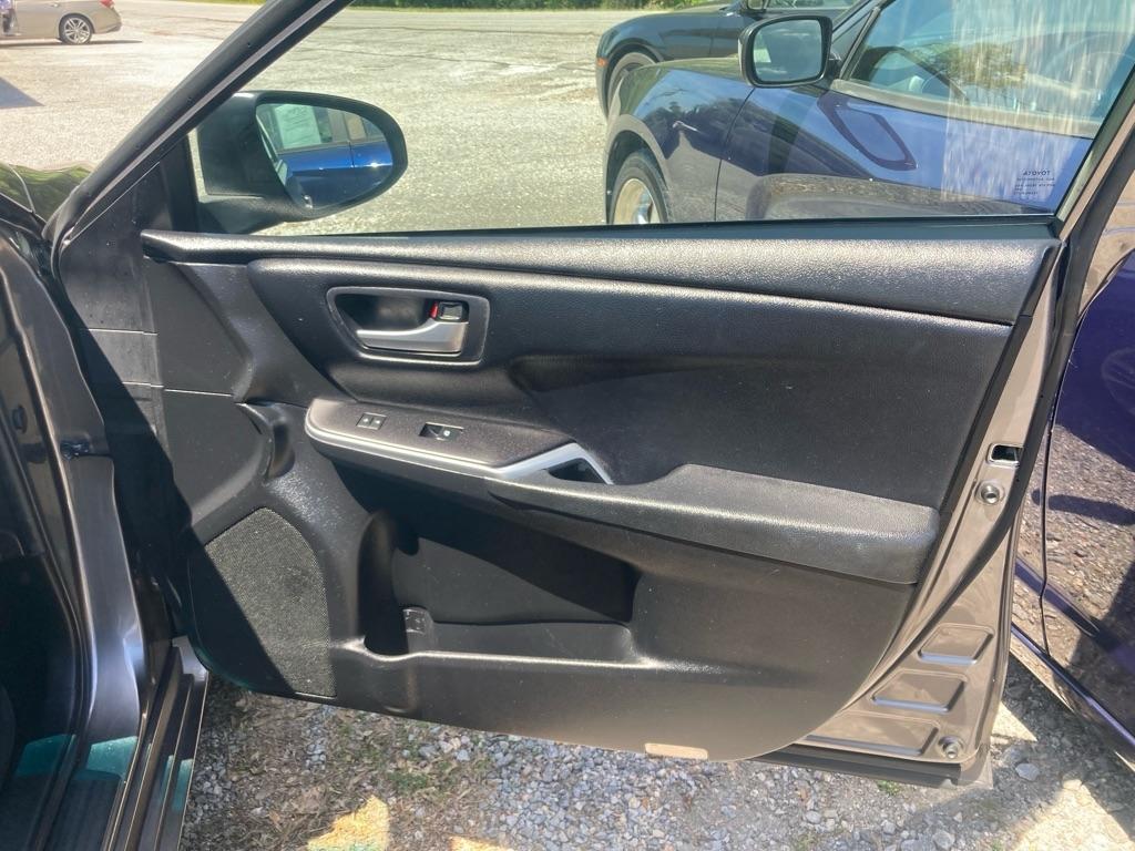 Toyota Camry XLE Auto (Natl) 2017