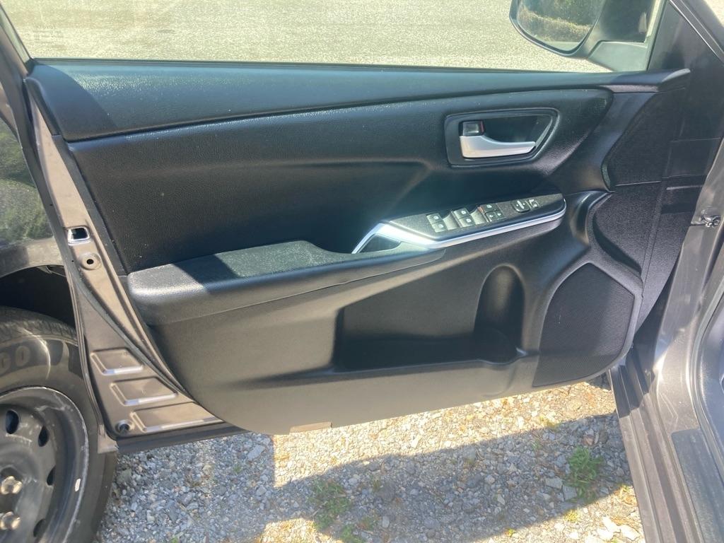 Toyota Camry XLE Auto (Natl) 2017