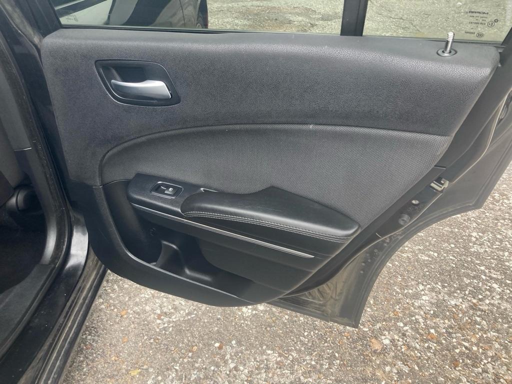Dodge Charger 4dr Sdn SE RWD 2016