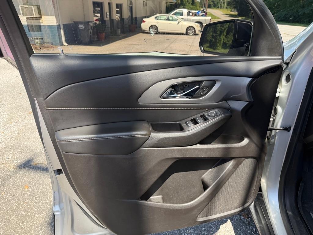 Chevrolet Traverse FWD 4dr LS w/1LS 2020