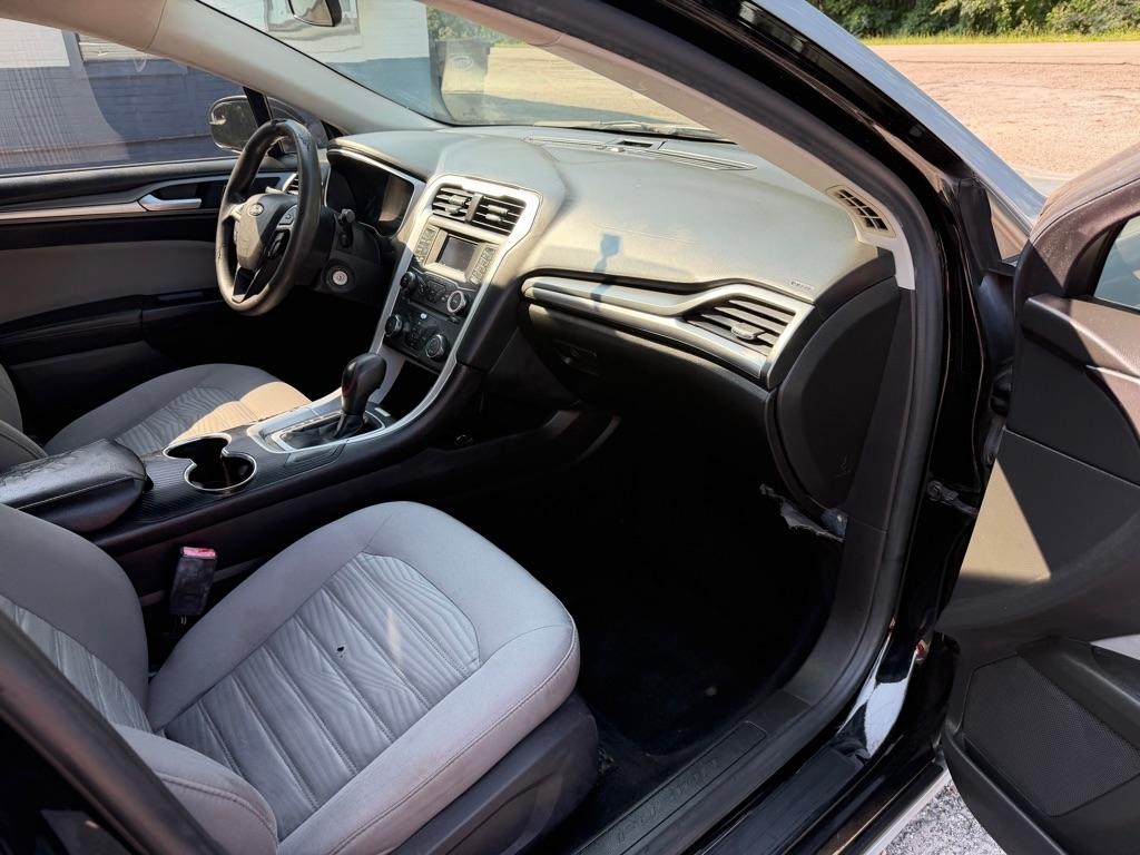 Ford Fusion 4dr Sdn S FWD 2016