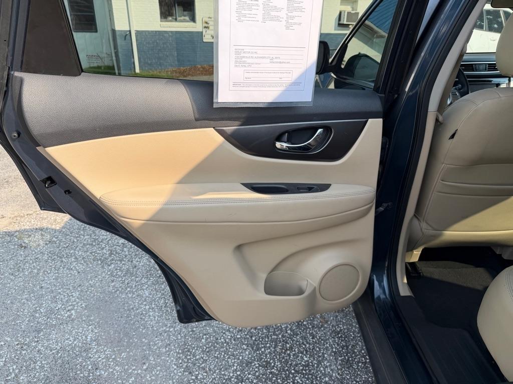 Nissan Rogue FWD 4dr SV 2016