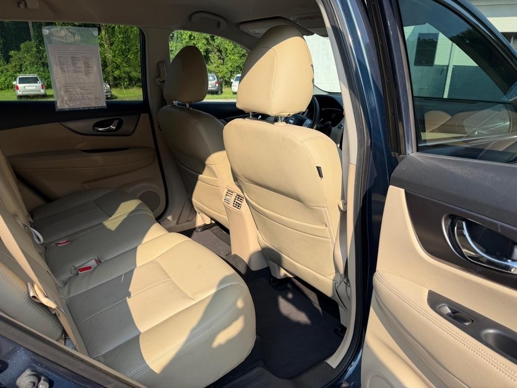 Nissan Rogue FWD 4dr SV 2016