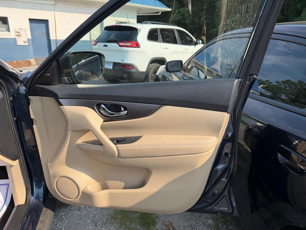 Nissan Rogue FWD 4dr SV 2016